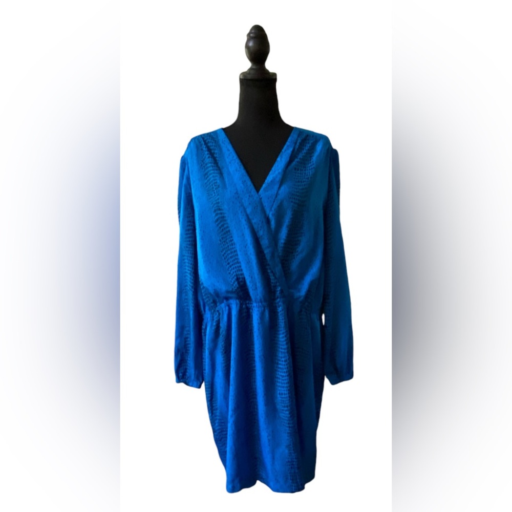 Kris Jenner: Blue and Black Snakeskin V Neck Dress with an Elastic Waistband